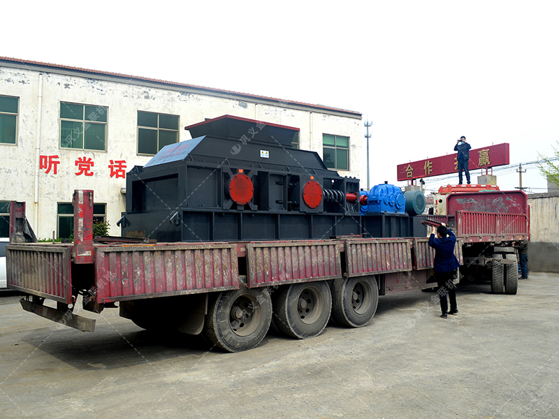 砂廠更換設(shè)備用對(duì)輥破碎機(jī)多少錢一臺(tái)? 砂廠更換設(shè)備用對(duì)輥破碎機(jī)多少錢一臺(tái)?